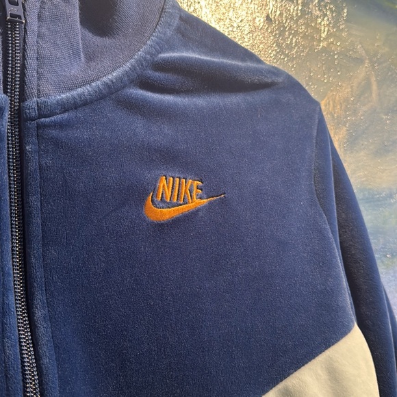 Nike velour joggers and matching cropped zip jacket size small (set) - Picture 4 of 8
